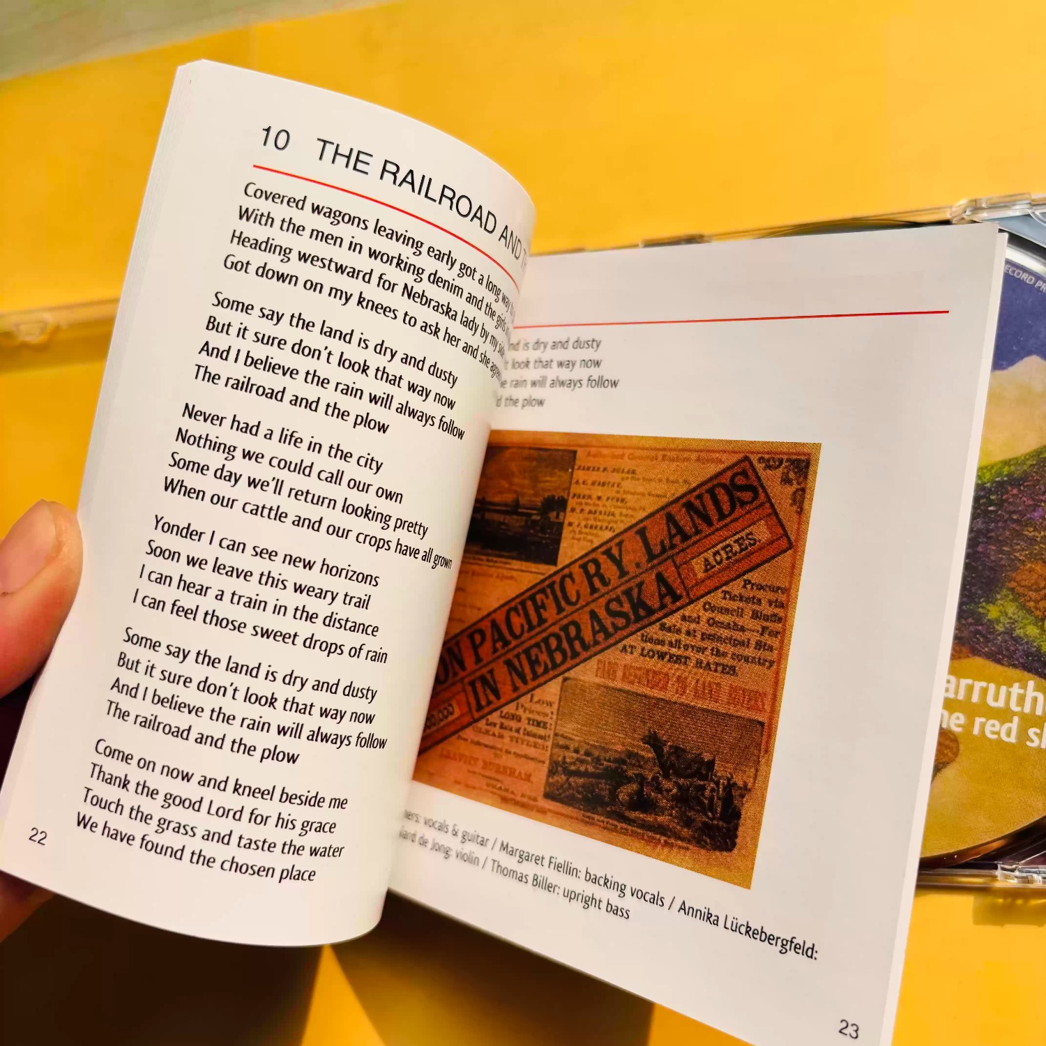Warm‑textured Vocal Folk Music - Home Decor Collection ulasan dan harga